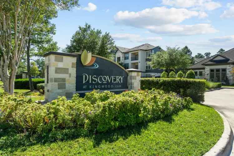 Rent Apartments in Discovery at Kingwood with Premium Amenities