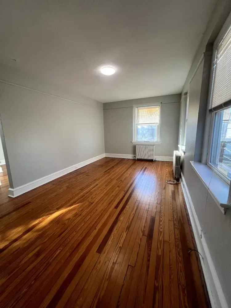 Rent 1 Bedroom Apartment in Maple Shade with Natural Light and Off Street Parking