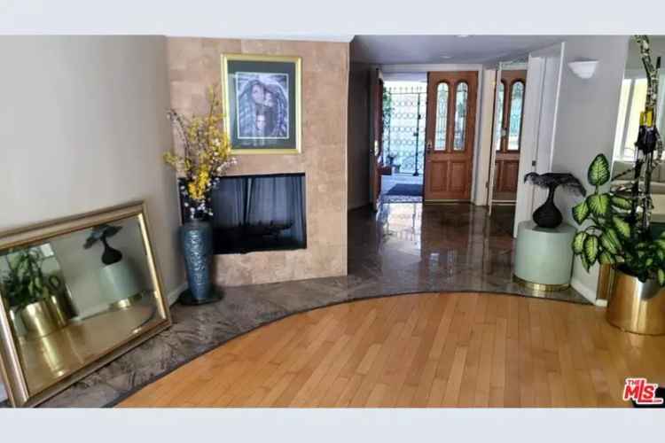 House For Sale in 6116, Wooster Avenue, California