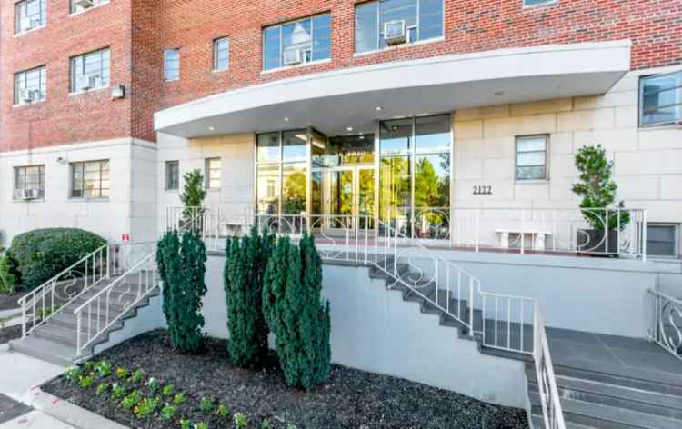 Rent High Rise Apartment at State House with Rooftop Deck in Washington