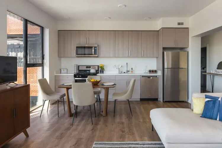 Rent Apartments in Oakland with Modern Finishes and Great Amenities