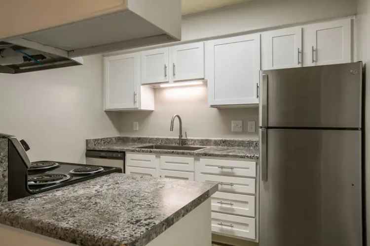 Apartment Rent in Albuquerque with City and Mountain Views