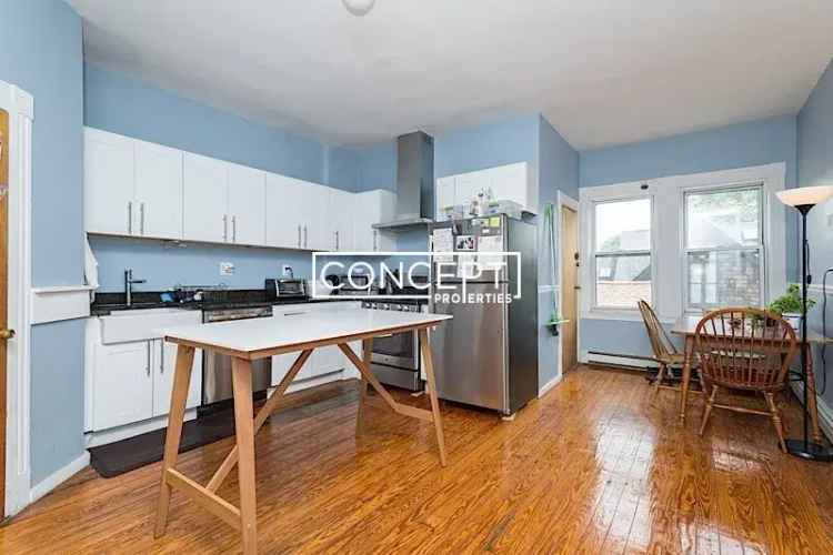 Rent Apartment Unit Near Inman Square with Large Kitchen and Pet Friendly