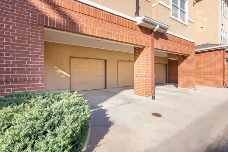 Rent Updated 2BR Condo with Garage near Denver Tech Center