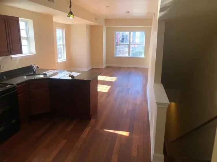 Rent Spacious 4 Bedroom Apartment Unit with In-Unit Laundry