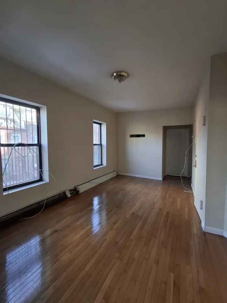 Rent Apartment Unit in PLG with Home Office and Renovated Features