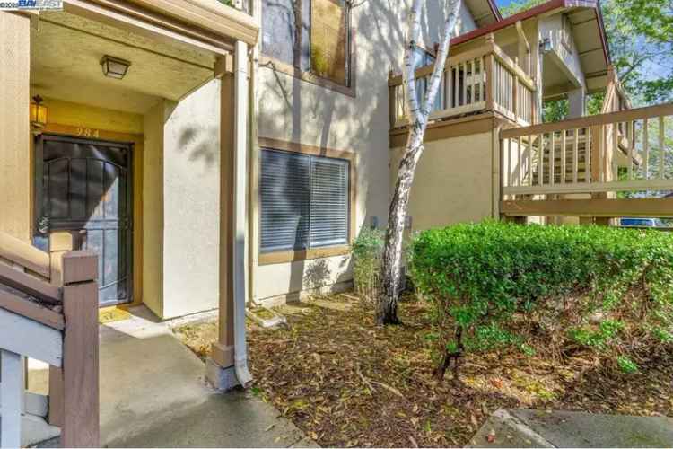 Buy condo in The Orchards of Fremont with backyard and fireplace