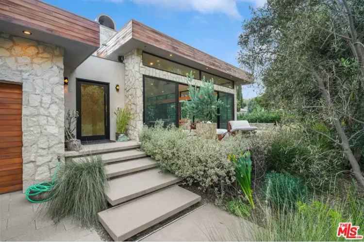 Buy House in Topanga California with Luxury Features