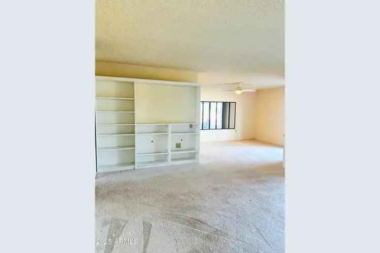 Rent Condo in Sun City West with Golf Course Views and Lake Scenery