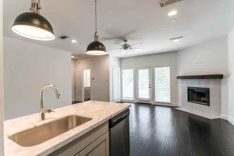 Rent Townhouse in Lower Greenville Featuring Modern Design and Amenities