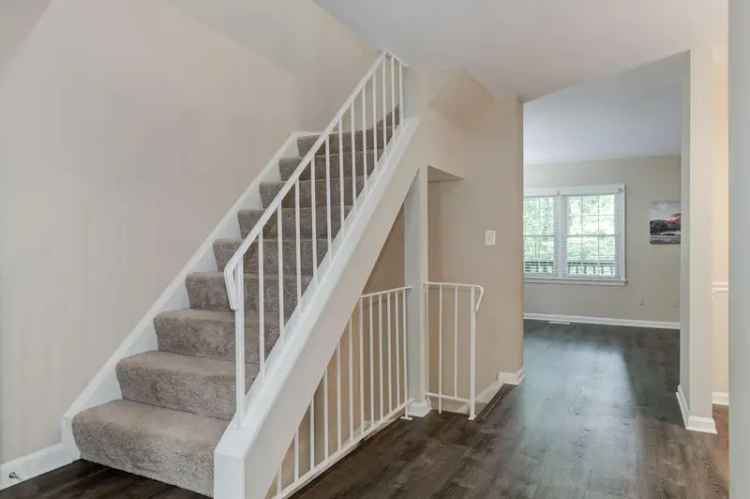 Rent Beautifully Renovated Townhouse in Lakeside Community