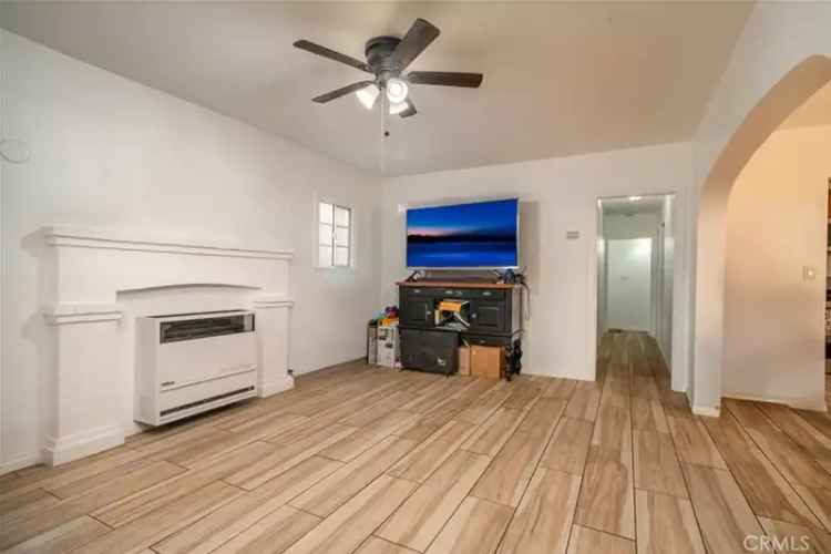 Buy charming home in Los Angeles with three bedrooms and a backyard