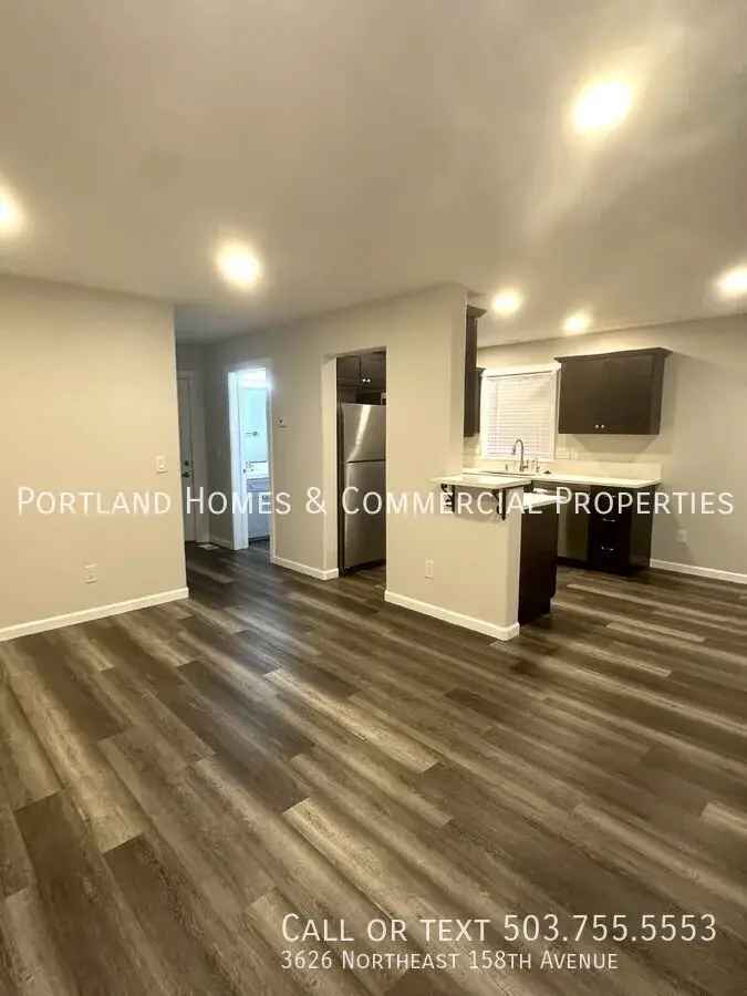 Rent Split Level Apartment in Portland with Fenced Backyard and Modern Features