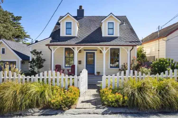 Charming buy house in Pacific Grove with beautiful garden and Victorian charm