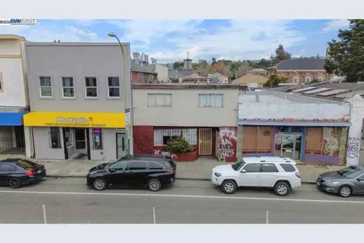 Invest in Prime Mixed-Use Property with Four Units in Oakland