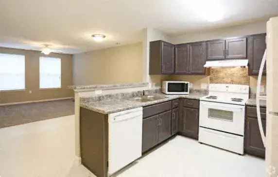 Rent Senior Apartments in Huntersville with Modern Features