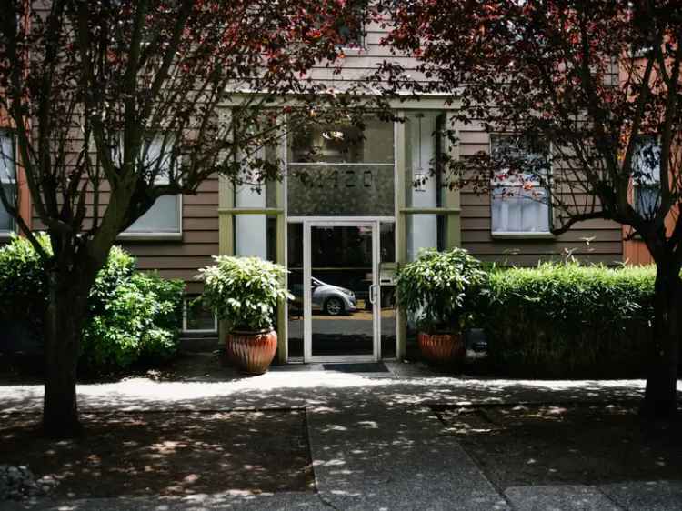 Rent Kerry Park Apartments in Queen Anne with Unique Features