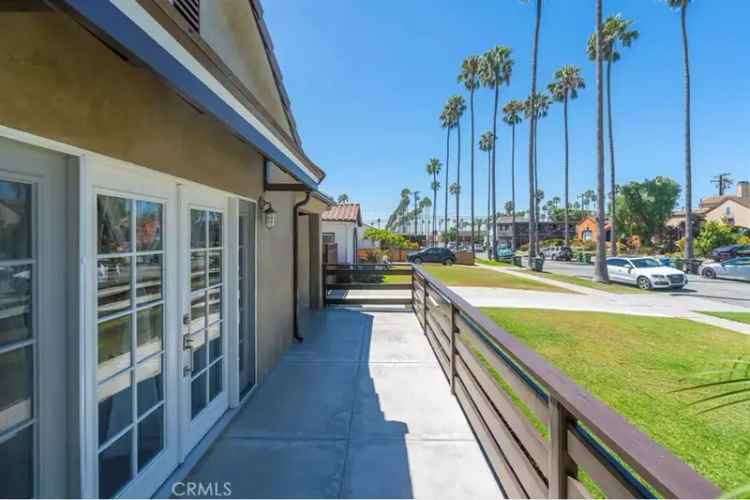 House For Sale in 5332, South Harcourt Avenue, California