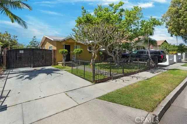 House For Sale in 2046, South Evergreen Street, Santa Ana, California