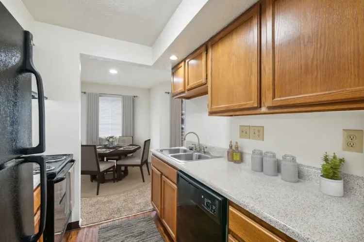 Apartments for Rent at The Oaks at Woodridge with Great Amenities