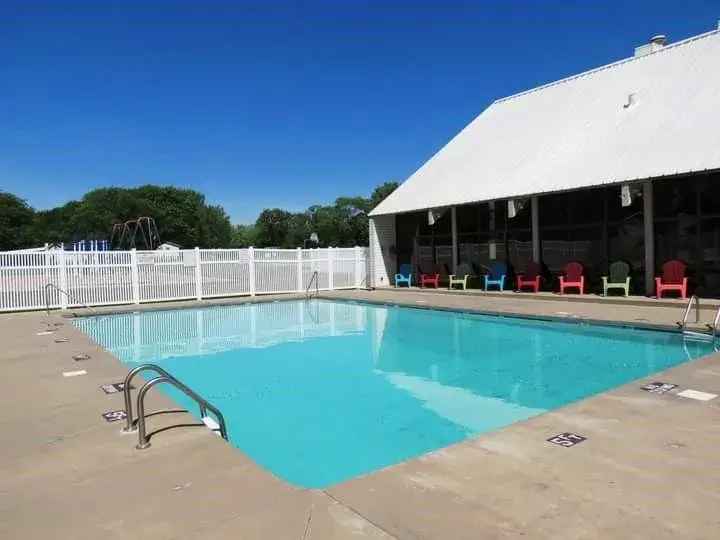 Rent Apartments in Cedar Rapids with Clubhouse and Outdoor Pool