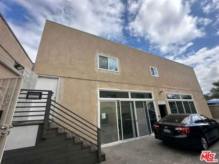 House For Sale in 7304, Canby Avenue, Los Angeles, California