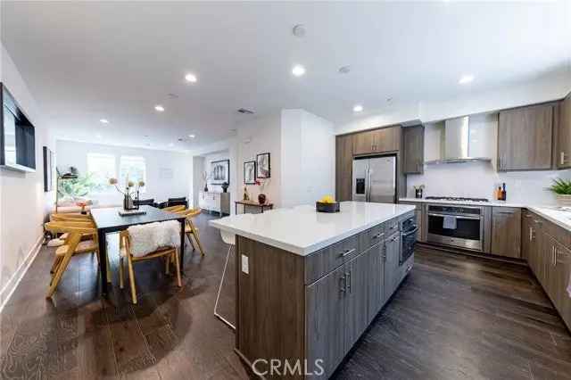 House For Sale in 5134, Melrose Avenue, Los Angeles, California