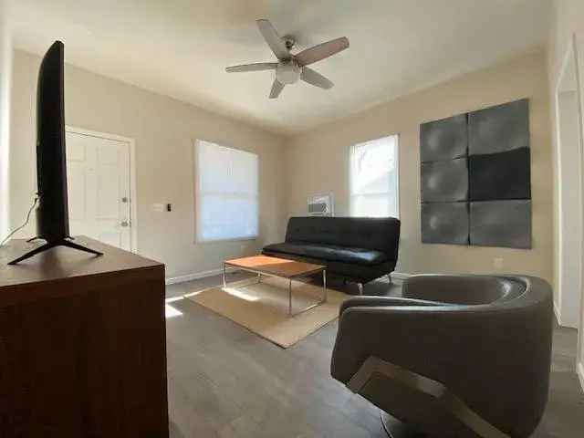 Rent Modern Large 1 Bedroom Apartment in Reno with Full Furnishings