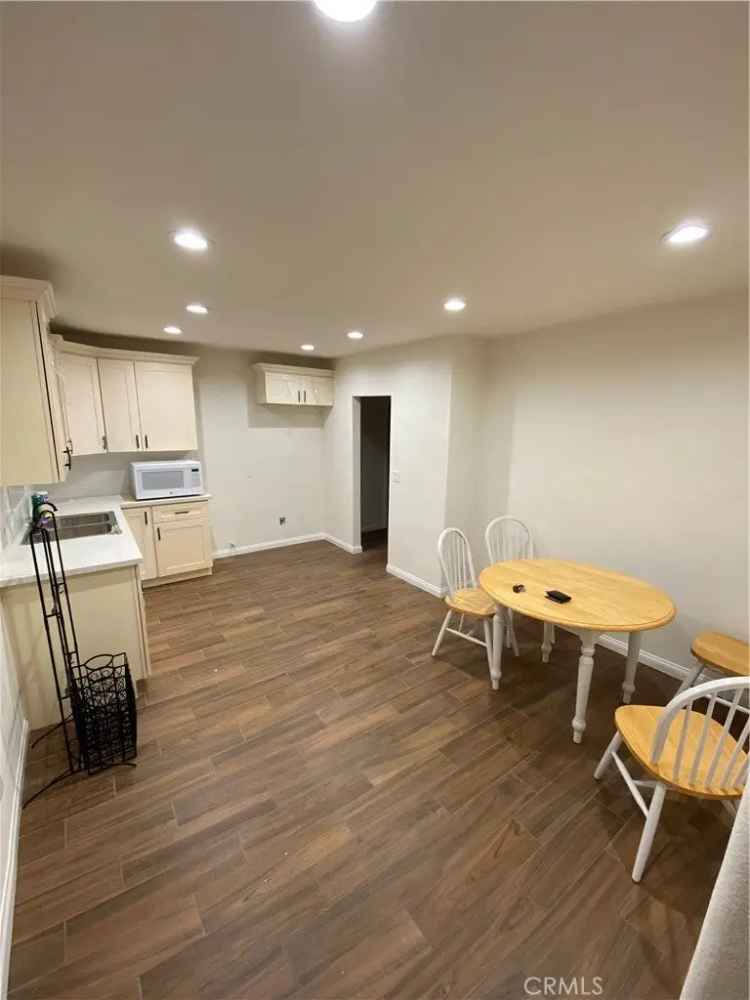 House For Sale in 11133, Cantara Street, Los Angeles, California