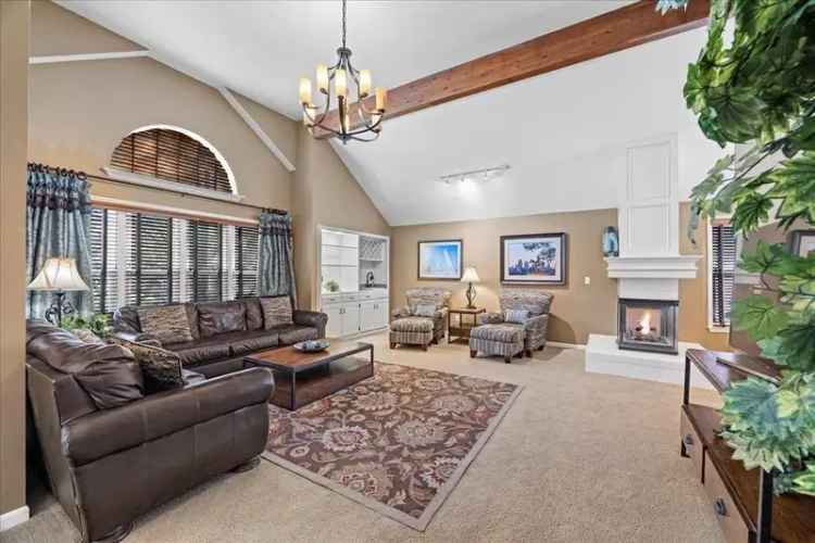 Executive Home for Rent in North Kansas City with Luxurious Amenities