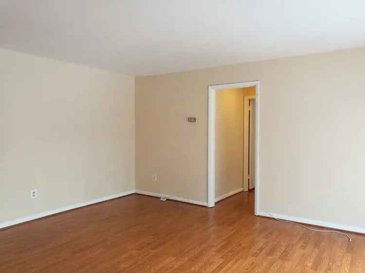 Rent Apartment Unit Spacious Near Metro with Utilities Included