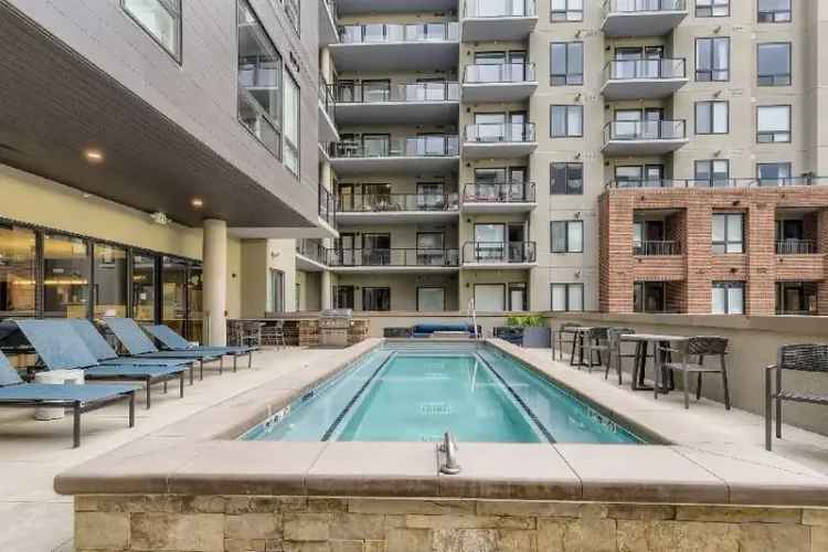 Rent Luxury Apartment in Castle Rock with Stunning Views and Amenities