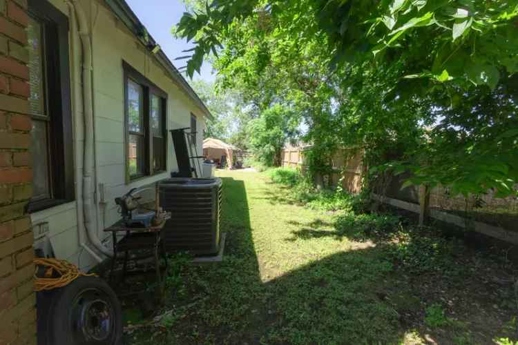 Rent Spacious 5 Bedroom Home Near Texas A&M University with Backyard