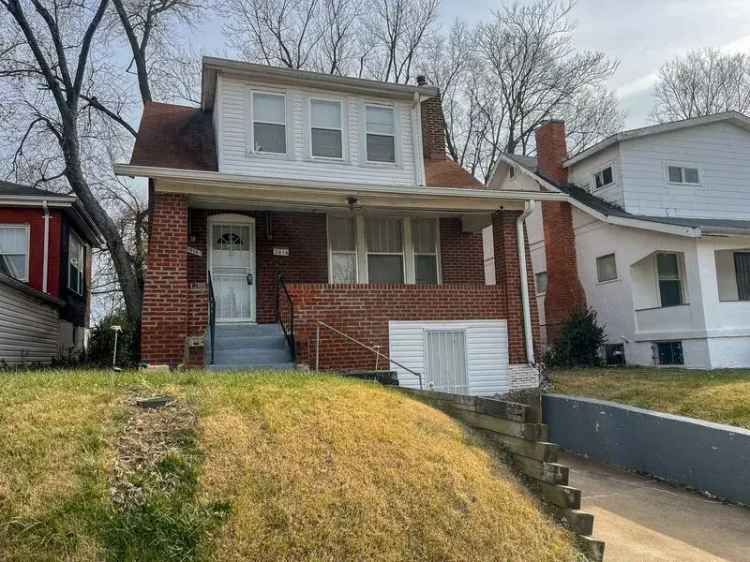 Rent Charming 3 Bedroom Single Family Home in St Louis with Yard