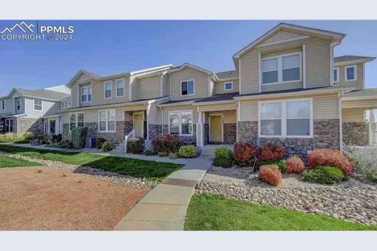 Rent Townhome in Heights at Cross Creek Community with Spacious Layout