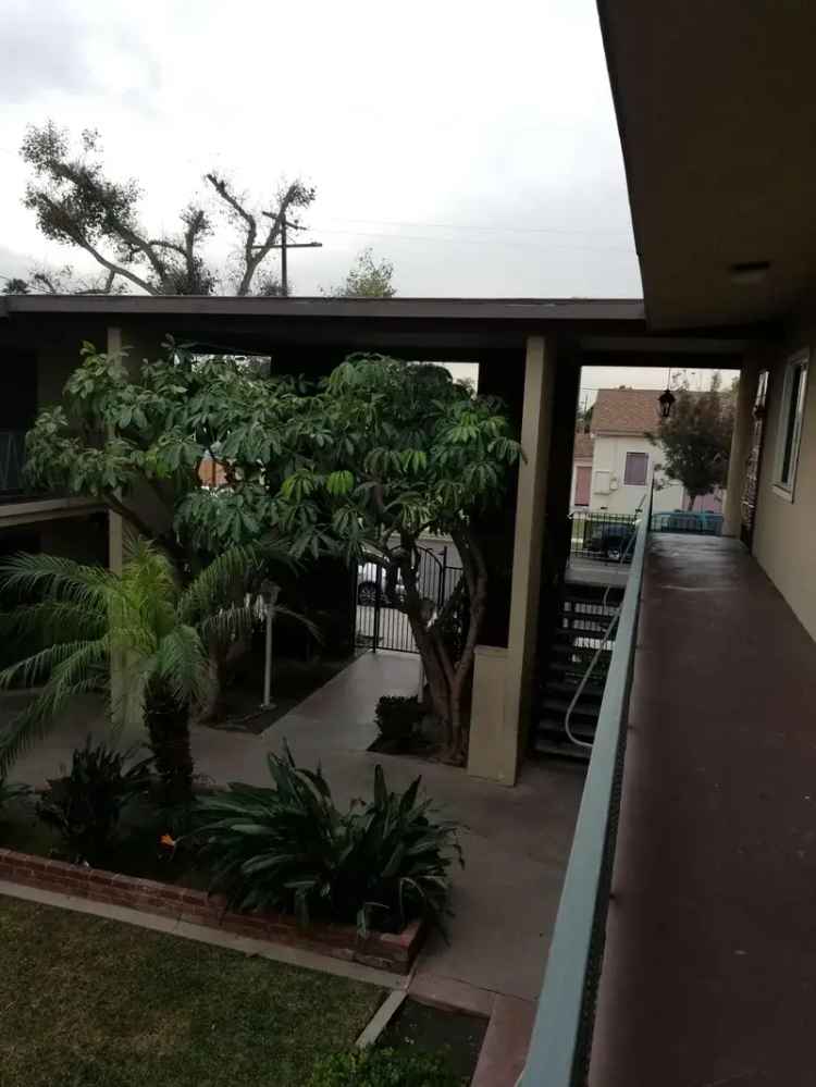 Rent Apartment Unit in Bellflower with Beautiful Landscaping