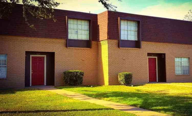 Rent Spacious 3 Bedroom Apartment in Wind Chase Village on South Side