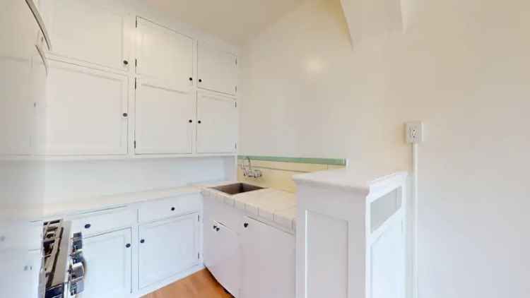 Rent Spacious Studio in Prime Russian Hill Location with Charming Details