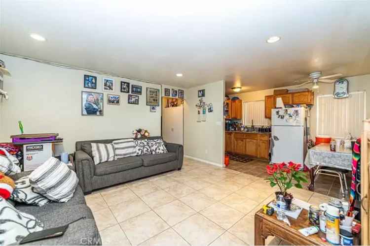 Rent Charming Duplex in Los Angeles with Rental Income Potential