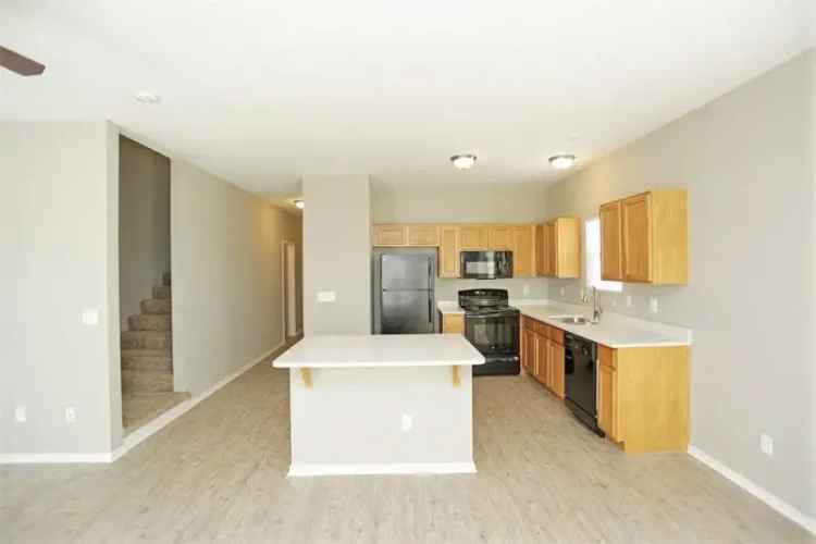 Rent Three Bedroom Townhomes in Northland with Great Amenities