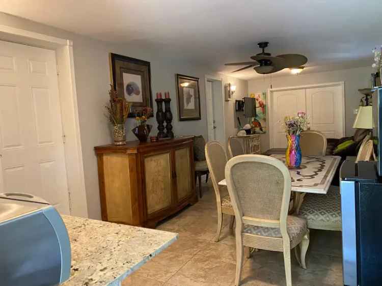 Sublet Furnished Apartment Unit with Screened Lanai in Great Location