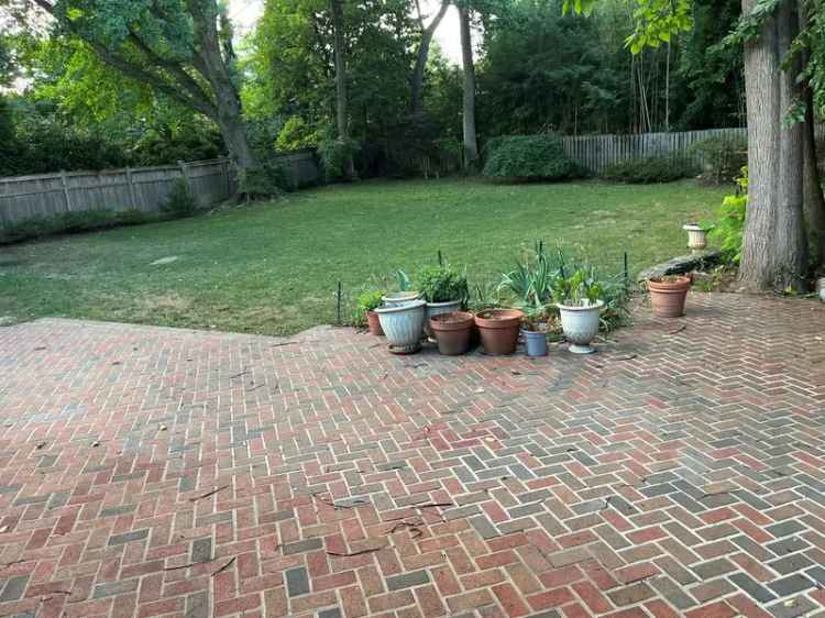 Rent English Basement Apartment in Forest Hills with Utilities Included