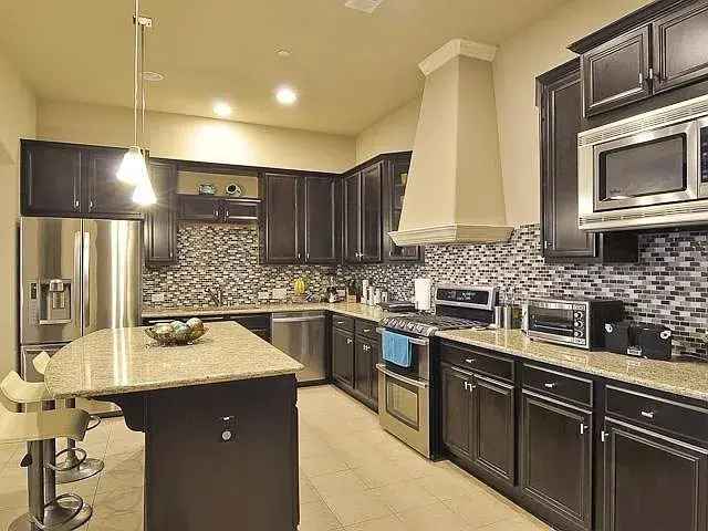 Rent Spacious Townhome with 3 Bedrooms in Hunter Valley Irving Texas