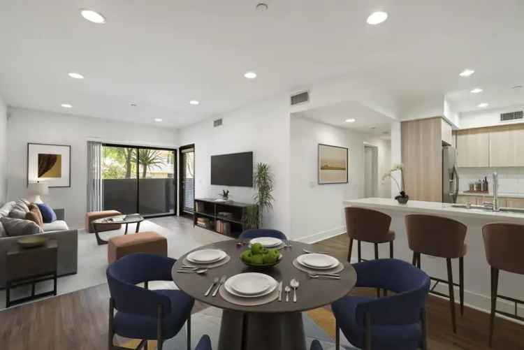 Rent Apartments in Hollywood with Two and Three Bedrooms and Great Features