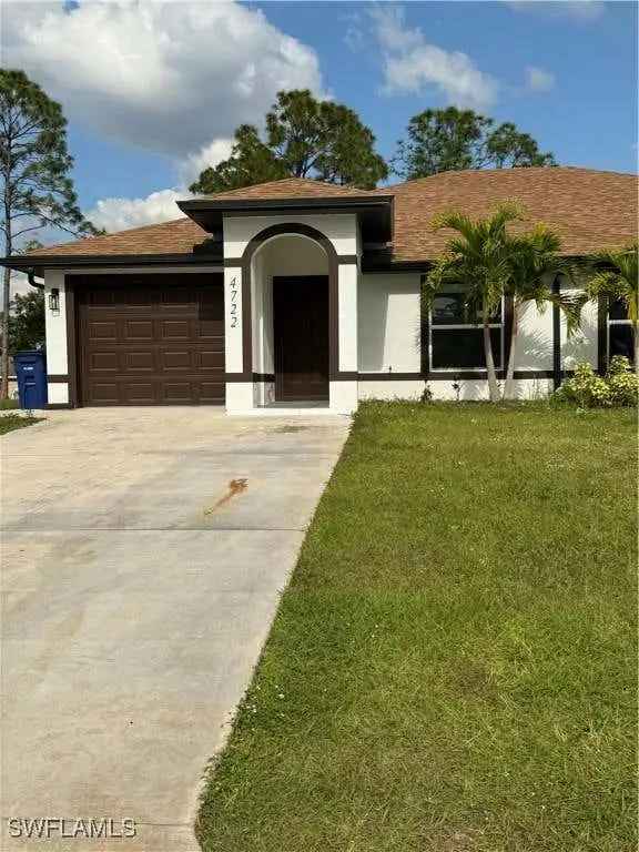 Buy Duplex in Prime Location Near Fort Myers with Three Bedrooms