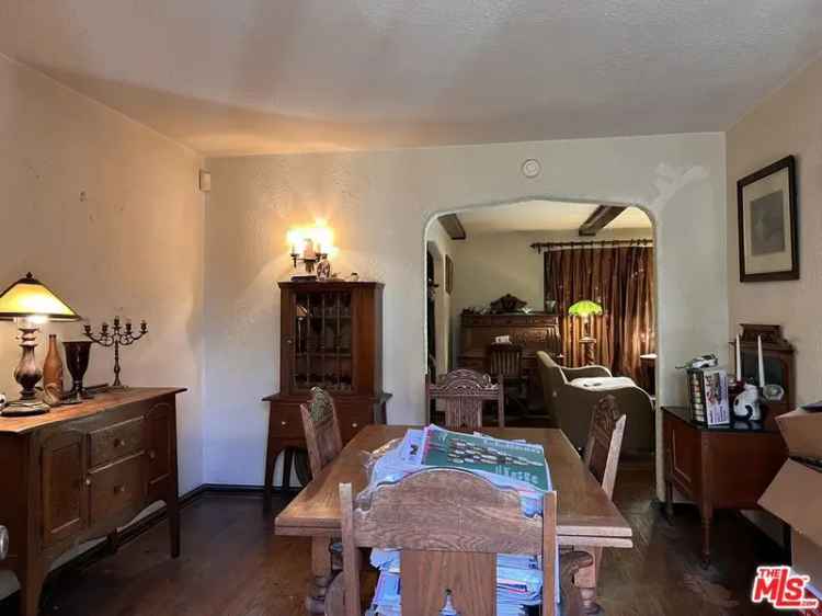 House For Sale in 507, South Norton Avenue, Los Angeles, California