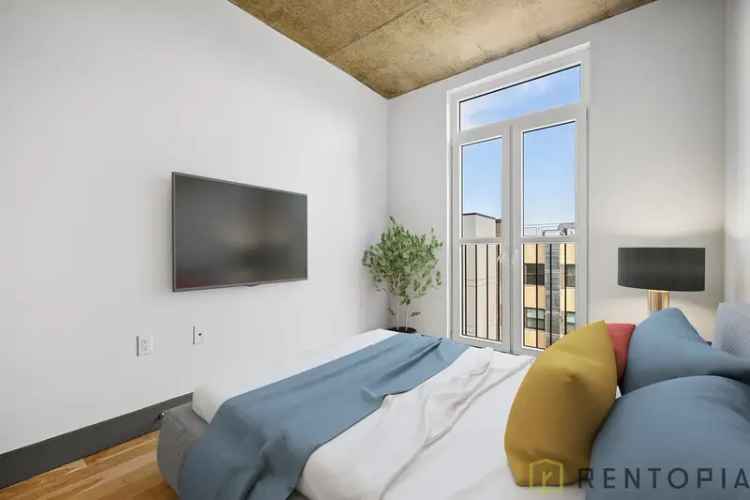 Rent Apartment Unit in Bushwick with 3 Beds 2 Baths and Balcony