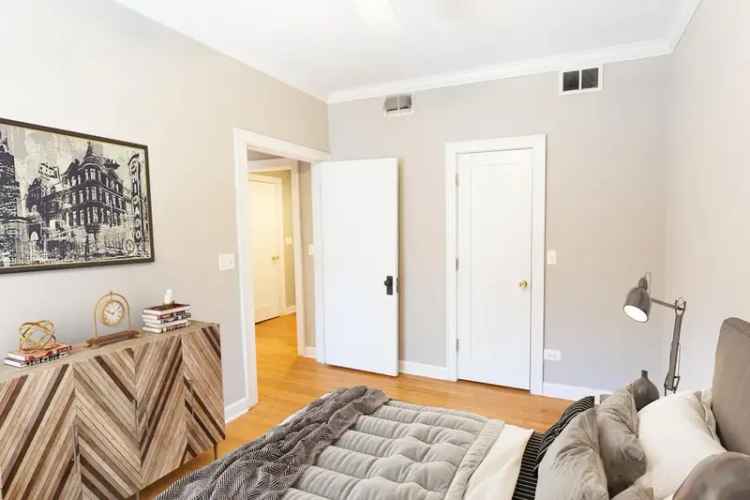 Rent Apartments in Chicago with Hardwood Floors and New Amenities