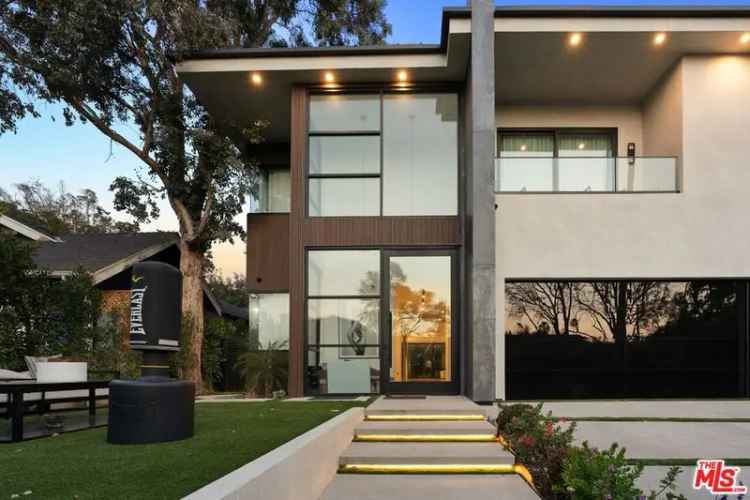 House For Sale in 812, North Vista Street, Los Angeles, California