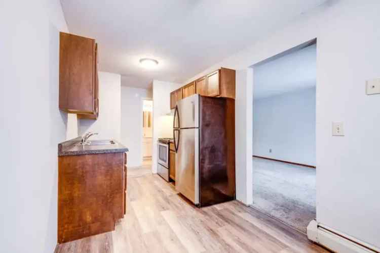 Rent Apartments in Eagan with Balconies and Laundry Facilities